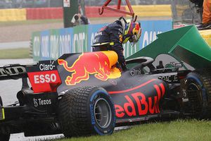 Checo Pérez saldrá desde los pits en el Gran Premio de Bélgica tras despiste en vuelta previa