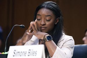 Biles rompió en llanto al hablar sobre abuso de Nassar: 'Culpo a todo el sistema'