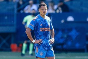 Chicharito, acusado por Sarah Kohan de ser un padre ausente desde su ruptura