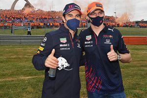 Helmut Marko: 'En algunas cosas Checo está a la par de Verstappen'