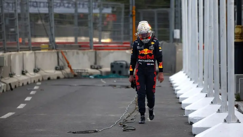 Gran Premio de Azerbaiyán: Max Verstappen se accidentó a 5 vueltas del final