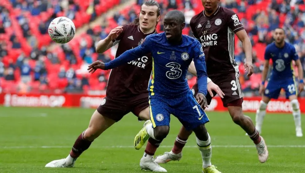 N'golo Kanté en acción con Chelsea | AP
