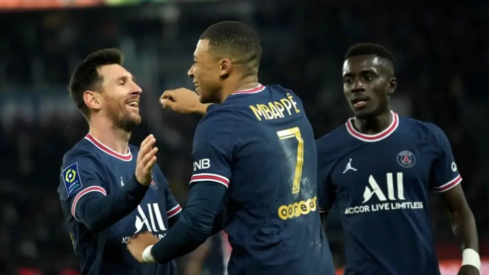 “Messi lo hace todo bien”: Kylian Mbappé se acaba en elogios ante el astro argentino