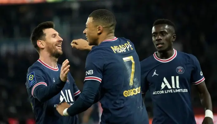 “Messi lo hace todo bien”: Kylian Mbappé se acaba en elogios ante el astro argentino
