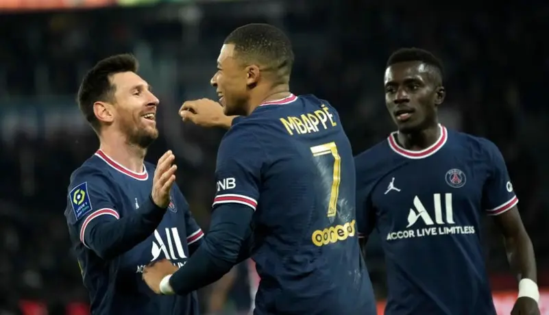 “Messi lo hace todo bien”: Kylian Mbappé se acaba en elogios ante el astro argentino