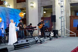 AMLO: Convirtió la mañanera en festival del Día de las Madres