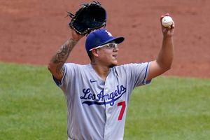 Julio Urías: Consiguió su novena victoria de la temporada con Dodgers en partido vs Pirates