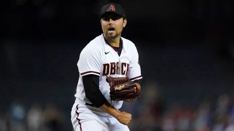 Joakim Soria: Consiguió su primer salvamento de la temporada con Arizona