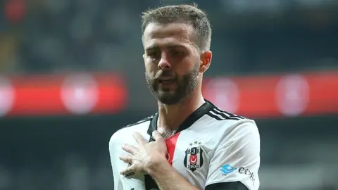 Pjanic: Expulsado de la Selección de Bosnia por sus fiestas nocturnas