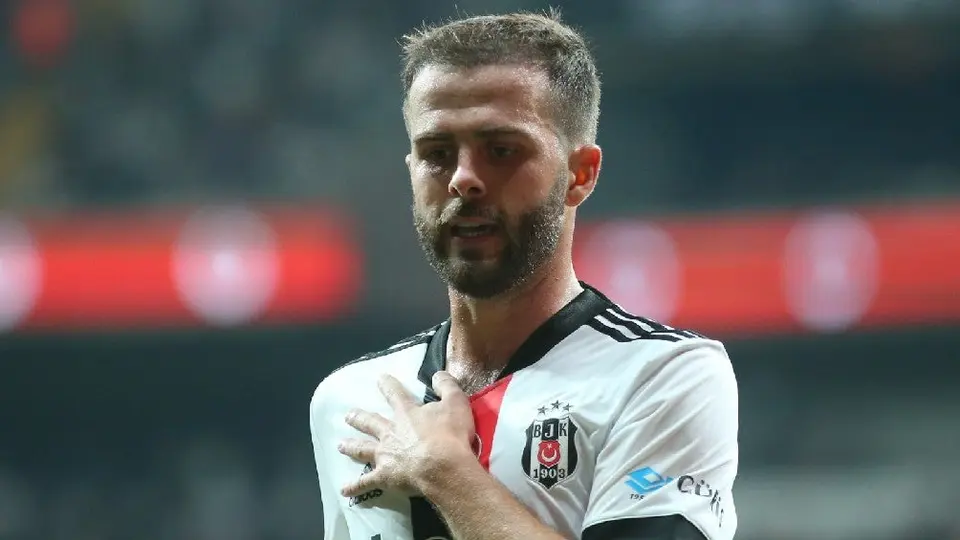 Pjanic: Expulsado de la Selección de Bosnia por sus fiestas nocturnas