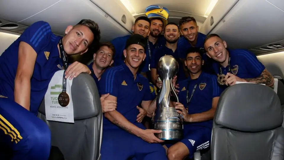 Video: Azafata regañó a jugadores de Boca Juniors por festejos en avión