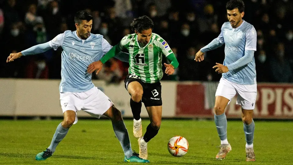 Diego Lainez regresó a la titularidad y marcó gol con Betis en Copa del Rey