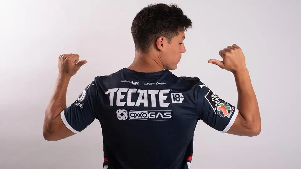 Tecate anota 'gol' con responsabilidad social y agrega 18+ en jerseys de Tigres y Rayados