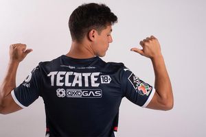 Tecate anota 'gol' con responsabilidad social y agrega 18+ en jerseys de Tigres y Rayados