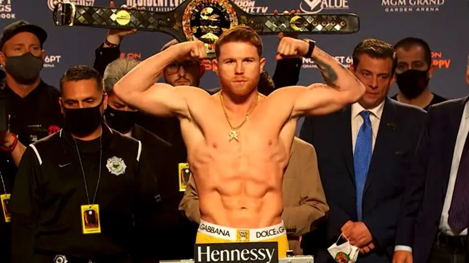 Canelo Álvarez y Caleb Plant superaron la báscula sin problemas