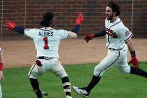 MLB Playoffs: Julio Urías tuvo relevo de pesadilla y Dodgers cayó ante Atlanta