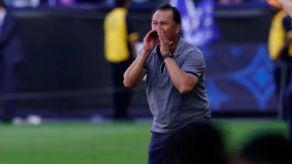 Juan Reynoso a Peña en el Santos vs Cruz Azul: "Alexis, rómpele la cabeza"