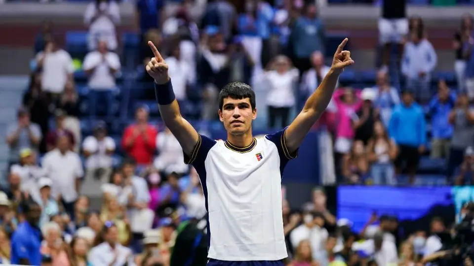 US Open: Alcaraz, de sólo 18 años,  sorprendió y eliminó a Tsitsipas en tercera ronda