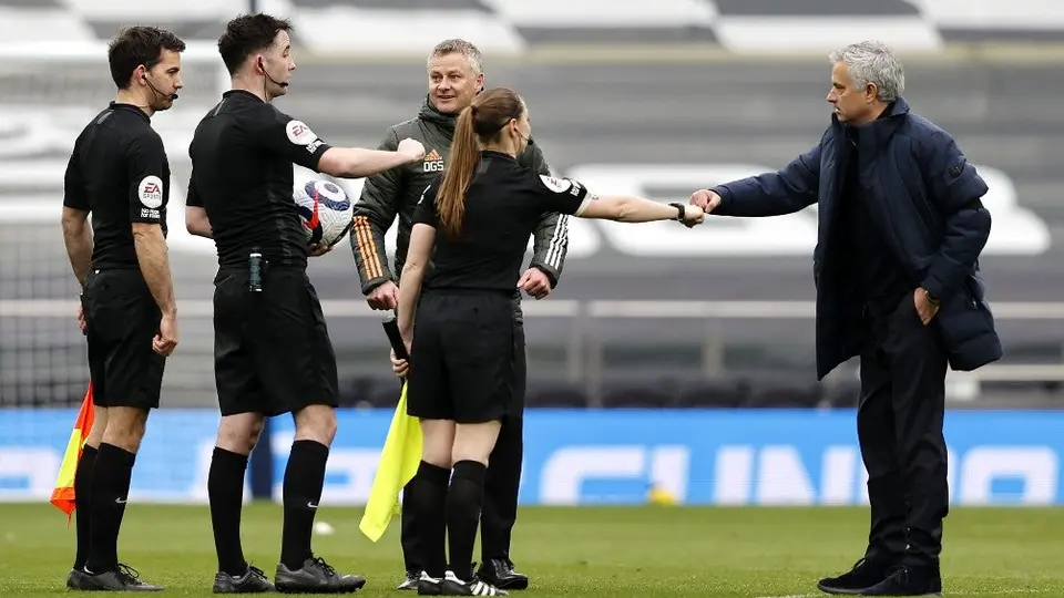 Televisión iraní 'cortó' el Tottenham vs United por no mostrar piernas de la árbitra