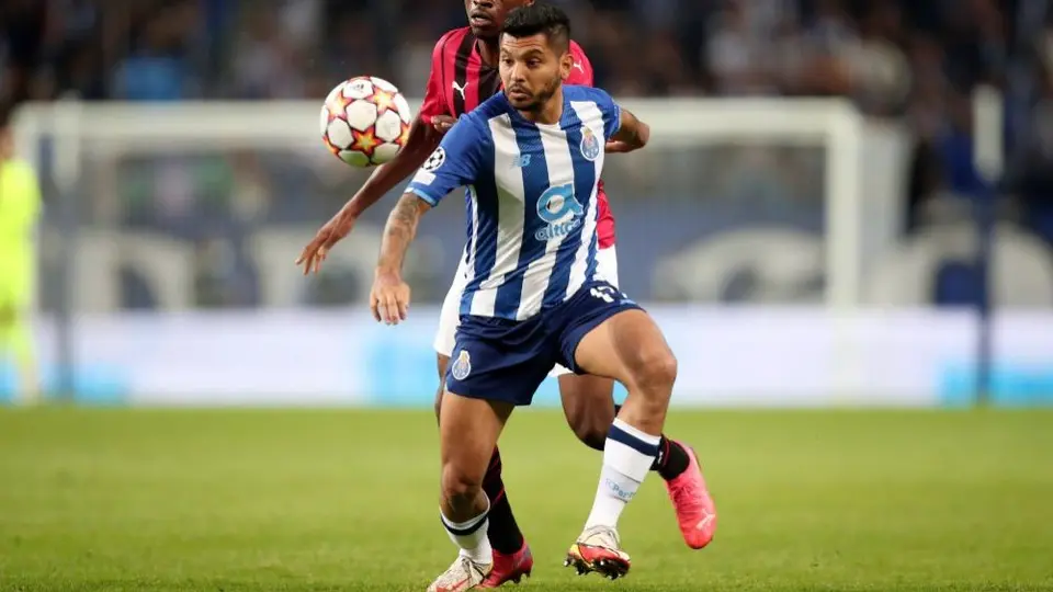 Tecatito Corona: Porto venció al Milan con gol en solitario de Luis Díaz
