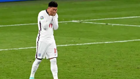 Jadon Sancho tras ser víctima de racismo: 'El odio nunca ganará'