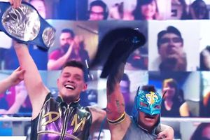 WWE: Rey Mysterio, Campeón de parejas en Smackdown