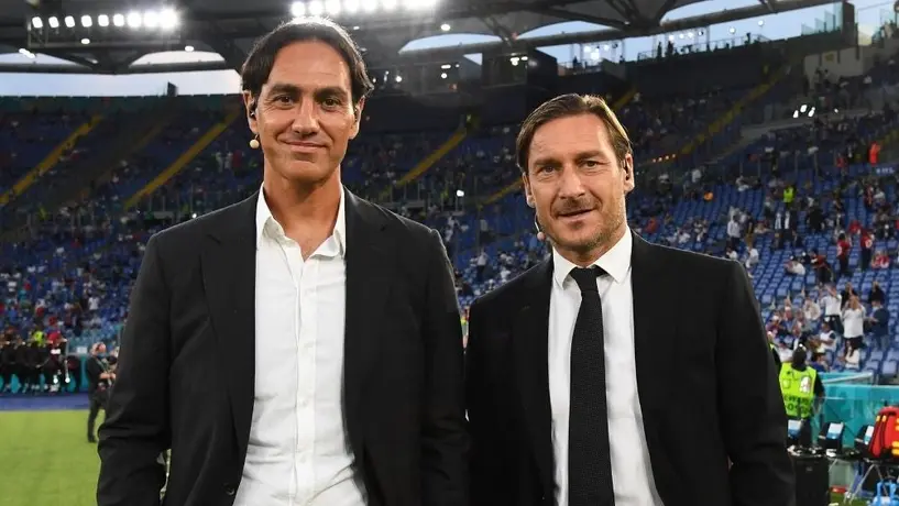Eurocopa: Alessandro Nesta y Francesco Totti estuvieron presentes en la inauguración