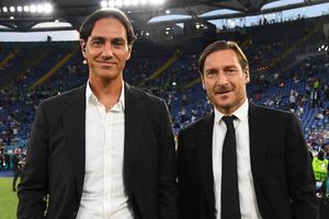 Eurocopa: Alessandro Nesta y Francesco Totti estuvieron presentes en la inauguración