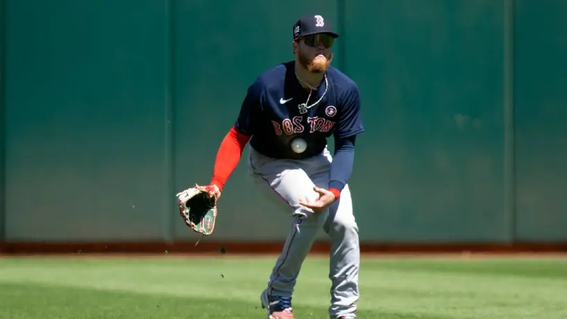 Aficionado que golpeó a Alex Verdugo, vetado de por vida de juegos de MLB