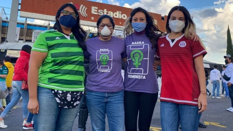 Selección Mexicana Femenil: 'Barra Feminista' asistió al Azteca para apoyar al Tri