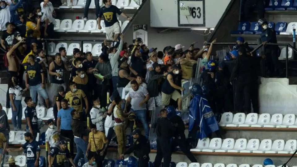 América vs Pumas: La violencia se apoderó de las tribunas del Azteca al final del partido