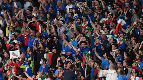 Eurocopa 2020: Aficionados de Italia se disfrazaron de una Pizza y Mario Bros en Final