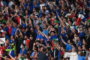 Eurocopa 2020: Aficionados de Italia se disfrazaron de una Pizza y Mario Bros en Final