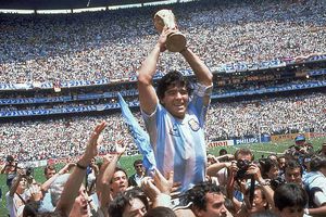 Músicos de 'Maradona: Sueño Bendito' piden separar al futbolista de la persona