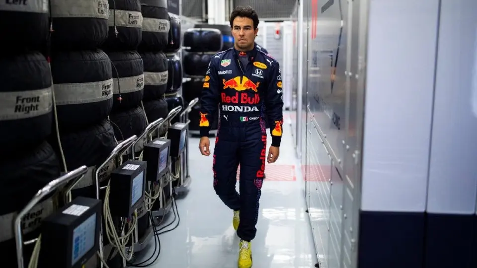 Checo Pérez: 'He aprendido del estilo de Verstappen para sacarle lo máximo al coche'