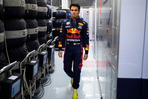 Checo Pérez: 'He aprendido del estilo de Verstappen para sacarle lo máximo al coche'