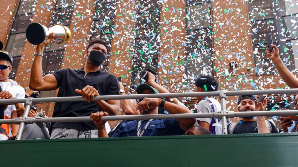 Bucks: Festejó título de la NBA con desfile ante sus aficionados