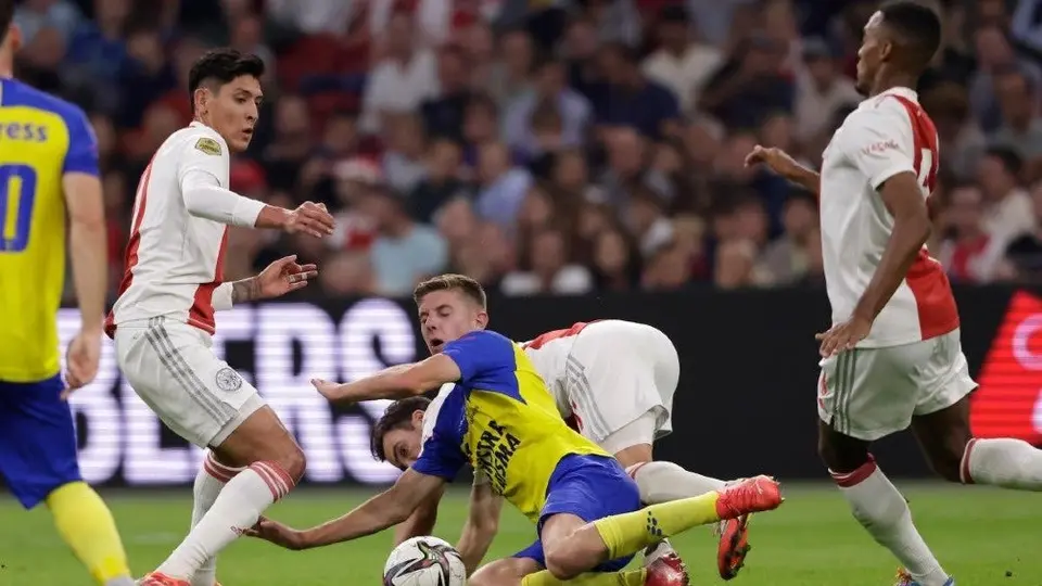 Edson Álvarez: Titular en tremenda goleada de Ajax a Cabuur en Eredivisie
