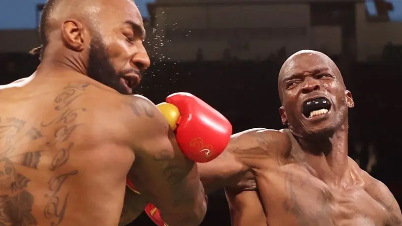 Chad Ochocinco logró completar sus 4 rounds en pelea con una caída a la lona