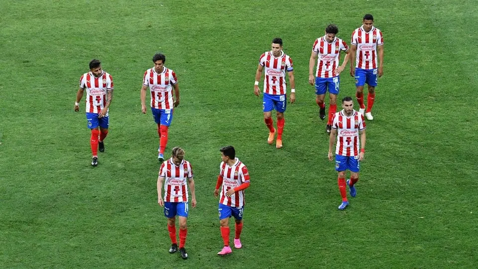 Chivas: Afición se manifestó contra el Rebaño en su llegada a la Ciudad de México