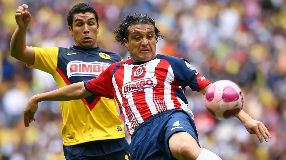 Clásico Nacional: Salvador Cabañas, a favor de intercambio de playeras