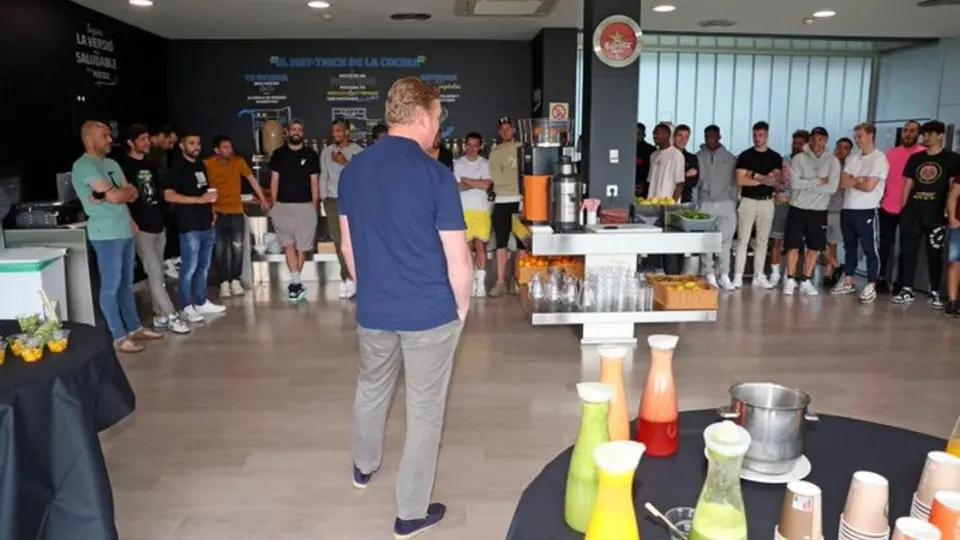 Barcelona: Ronald Koeman cerró la temporada con plática a los jugadores