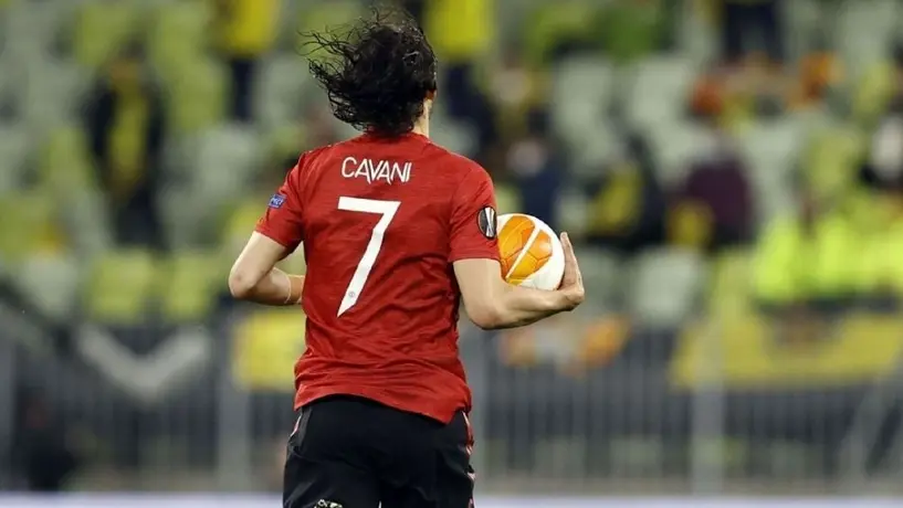 Manchester United: Aficionados podrán cambiar camiseta '7' de Cavani por la '21'
