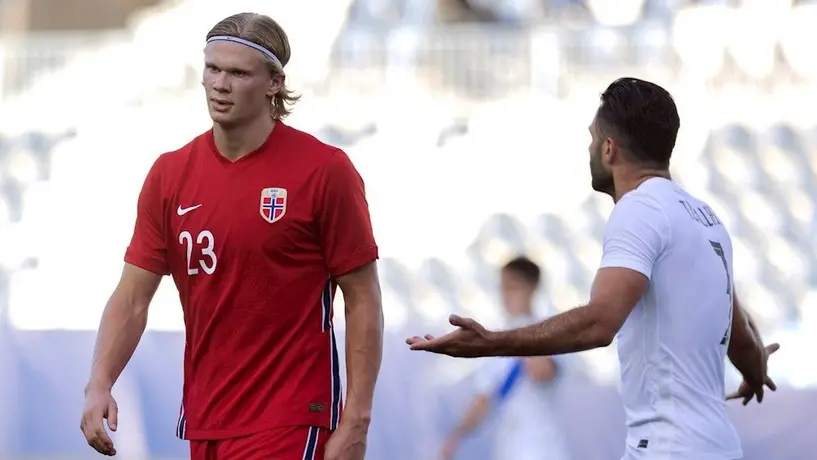 Erling Haaland, captado junto a Riyad Mahrez en una fiesta en Grecia