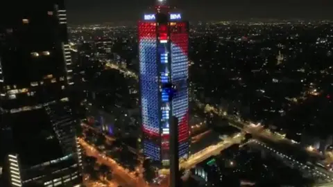 Cruz Azul: Torre BBVA se iluminó tras noveno título de liga de La Máquina