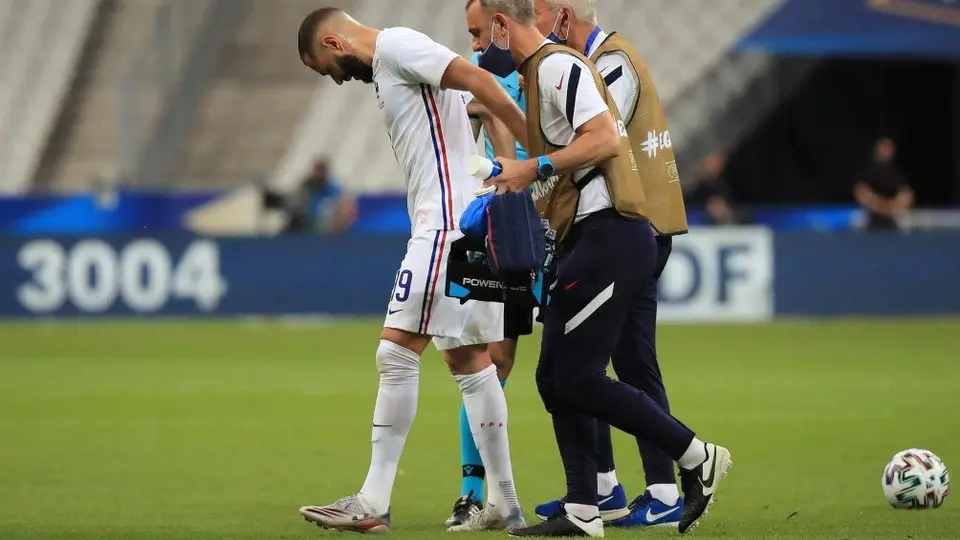 Francia: Karim Benzema salió lesionado vs Bulgaria a tres días de la Eurocopa 2020