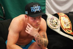Canelo Álvarez peleará hasta noviembre, afirmó presidente de Matchroom Sport