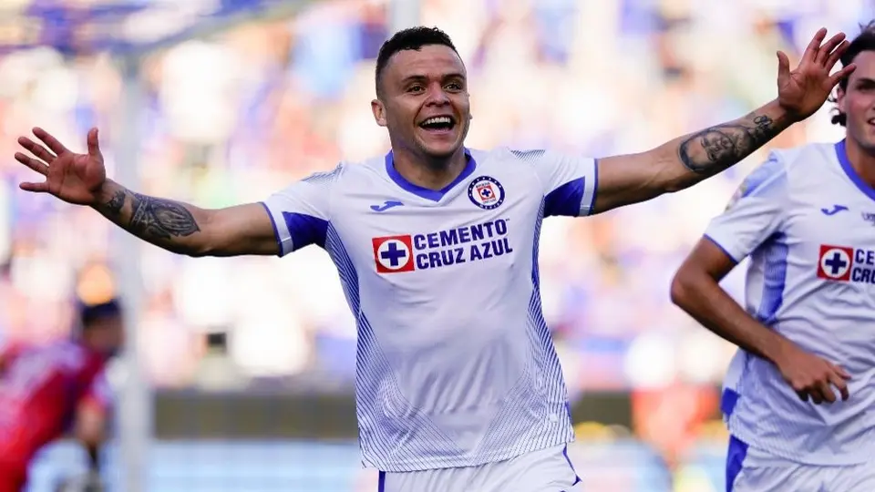 Cruz Azul: Cabecita Rodríguez y Pablo Aguilar, enviados a la banca de último minuto