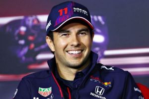 Checo Pérez: Tomó 'clases' de japonés con Max Verstappen y Yuki Tsunoda