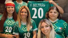 Tri Olímpico: Familiares apoyaron con jersey 'pirata' porque el original no salió a la venta